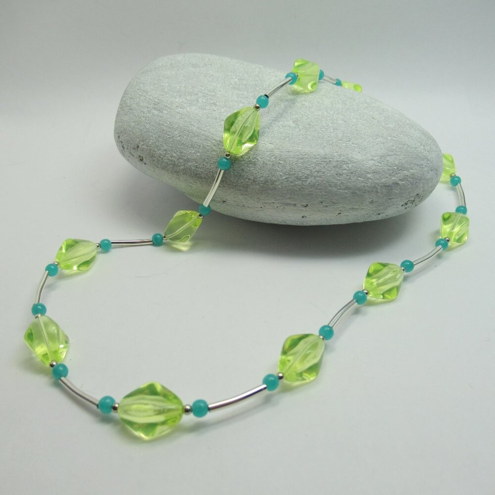 Uranium glass bead necklace - Picture 7 of 10